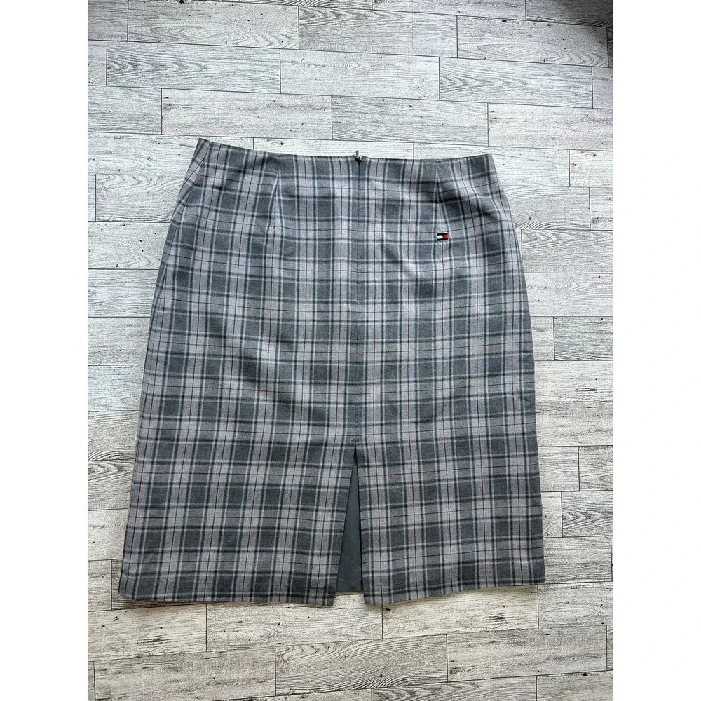 Tommy Hilfiger Skirt Size‎ 4 Knee Length Gray Red Plaid Lined Slit Pencil